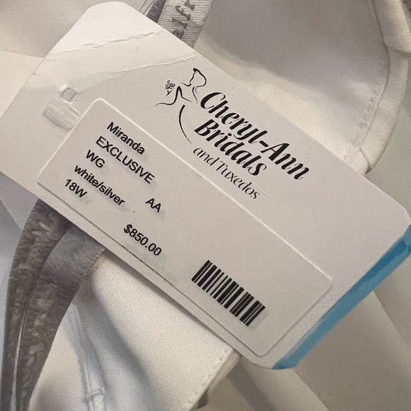 New wedding dress - Picture 12 of 12